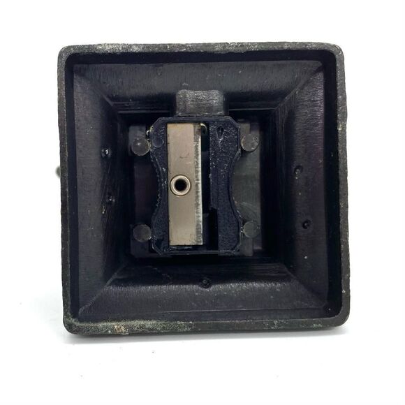 Vintage
Olympic Shotputter Metal Die Cast Pencil Sharpener - Picture 4 of 4